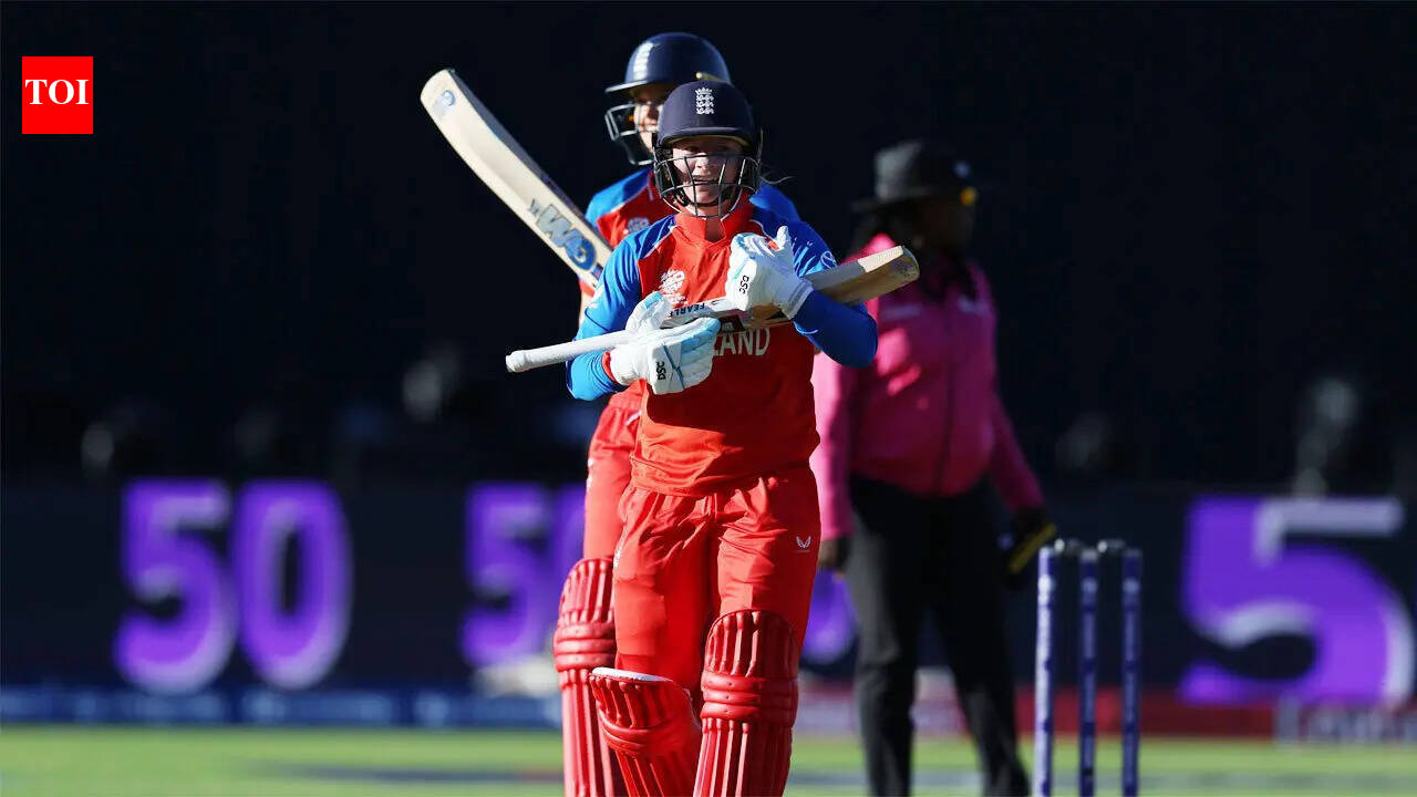 महिला T20 विश्वचषक: डॅनी व्याट-हॉजच्या शतकामुळे इंग्लंडने श्रीलंकेवर विक्रमी विजय मिळवला
